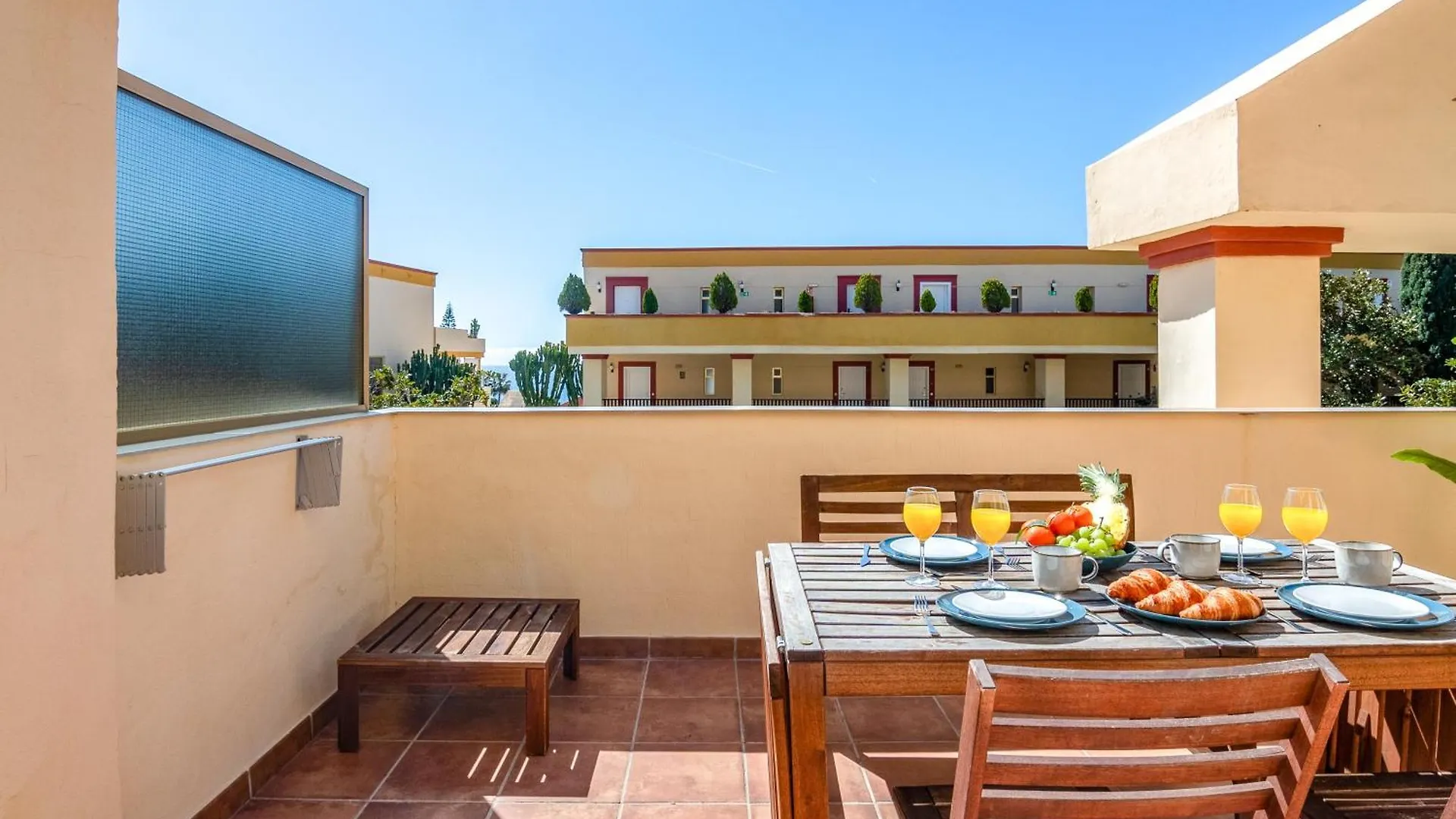 OleHolidays 226 Romana Playa primera línea de mar Marbella España