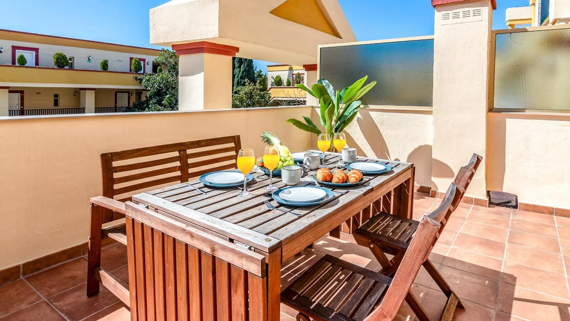 OleHolidays 226 Romana Playa primera línea de mar Marbella